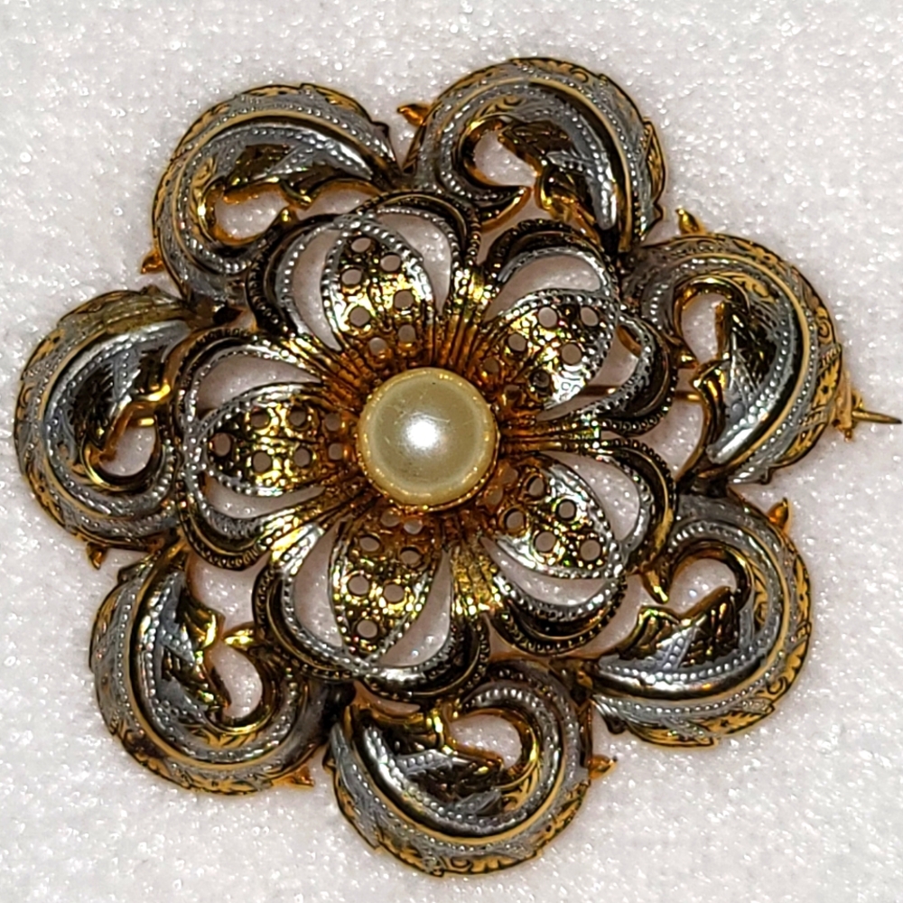 Vintage Arabesque Swirl and Tiny Beaded Style Texture Beautiful Flower Brooch
